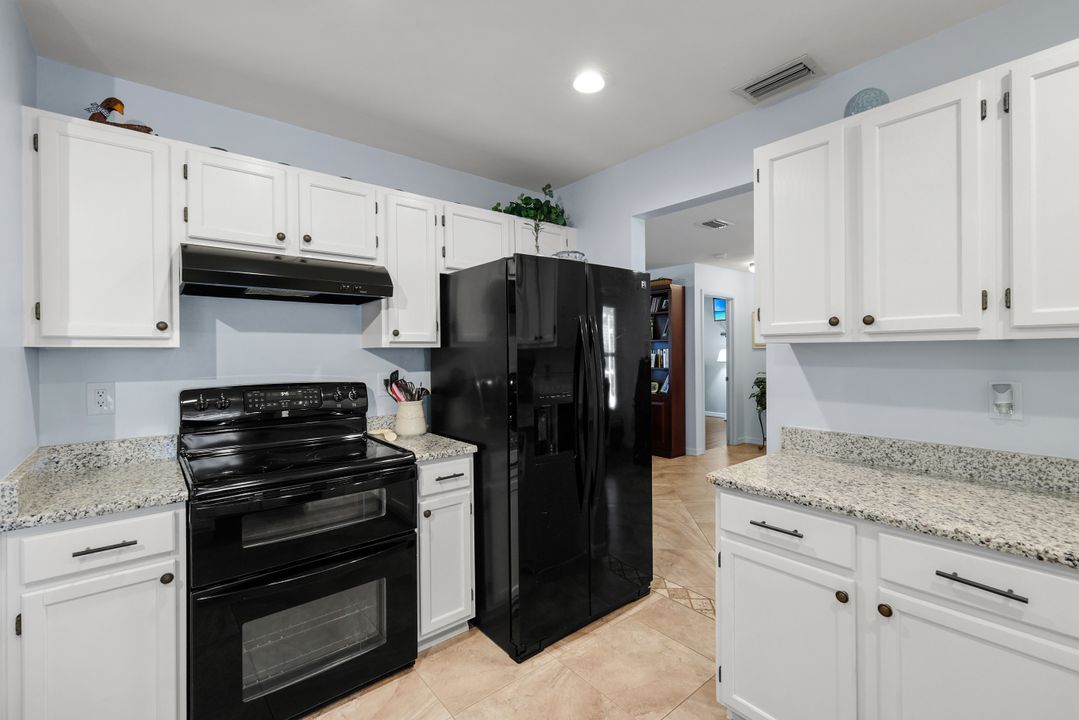 9814 Country Oaks Dr, Fort Myers, FL 33967