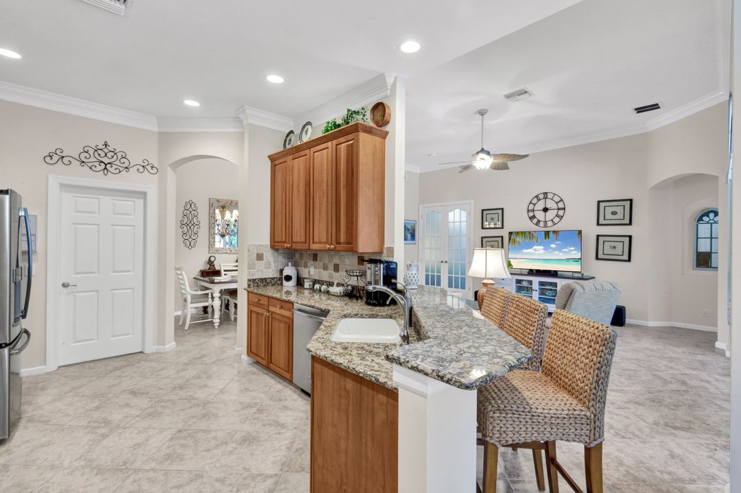 16208 Parque Ln, Naples, FL 34110