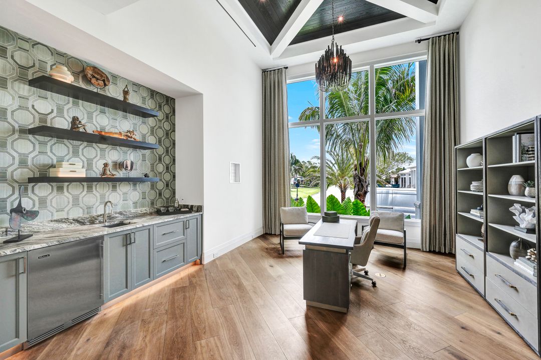 3401 Crayton Rd, Naples, FL 34102