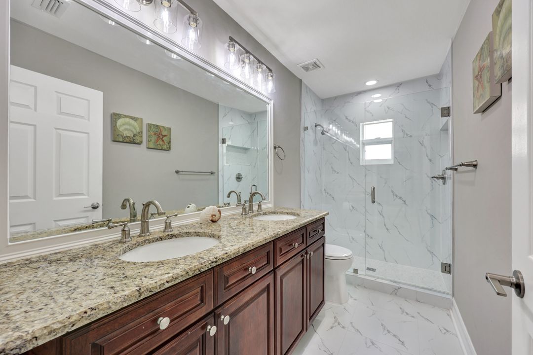 565 93rd Ave N, Naples, FL 34108