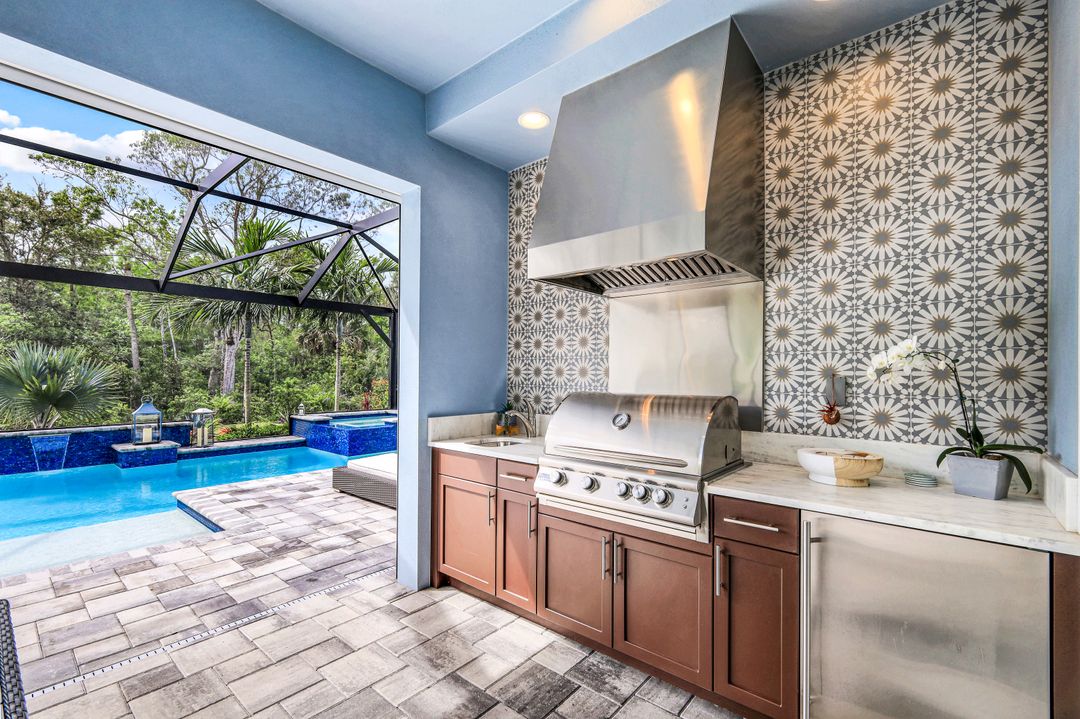 6323 Antigua Way, Naples, FL 34112