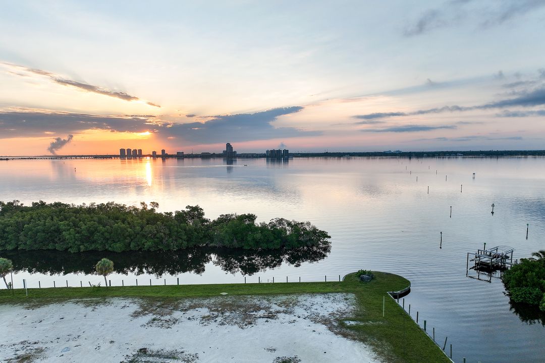 4530 Vinsetta Ave, North Fort Myers, FL 33903