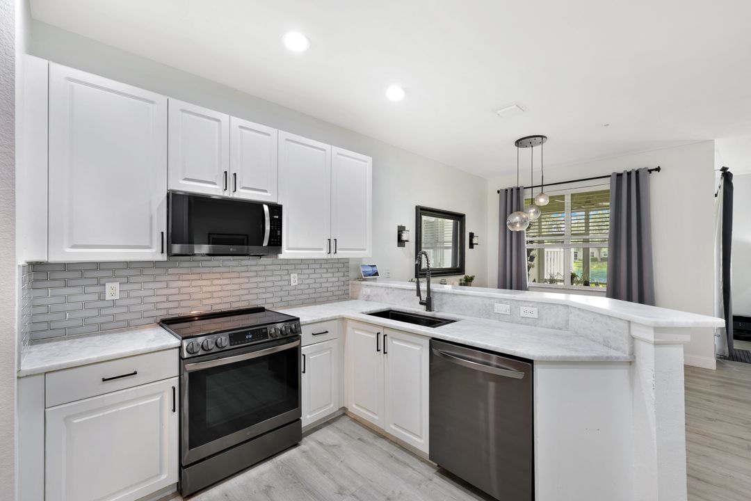 1430 Mariposa Cir, Naples, FL 34105