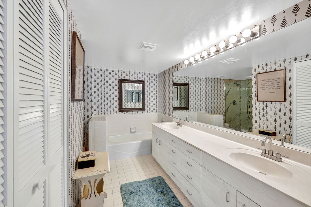 5637 Turtle Bay Dr #17, Naples, FL 34108