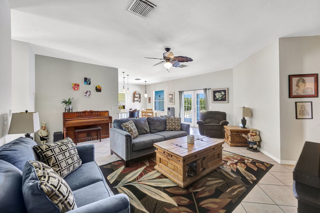 2525 39th Ave NE, Naples, FL 34120