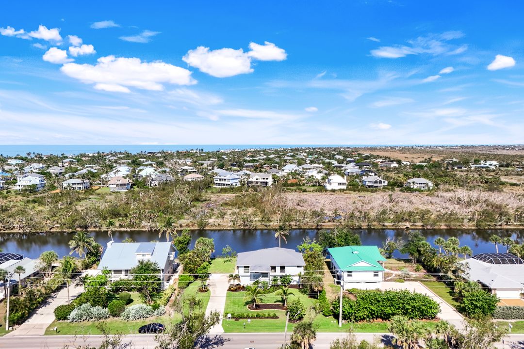 647 Rabbit Rd, Sanibel, FL 33957