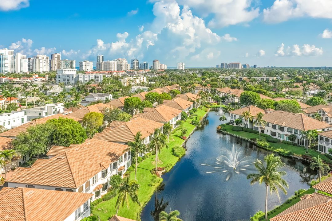 141 Colonade Cir  #141, Naples, FL 34103