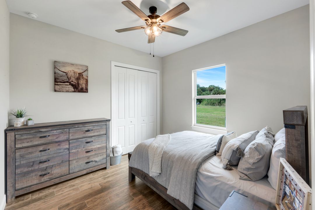 1960 Moulder Dr, Naples, FL 34120