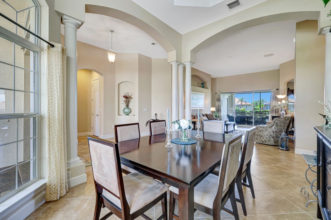 9693 Cobalt Cove Cir, Naples, FL 34120