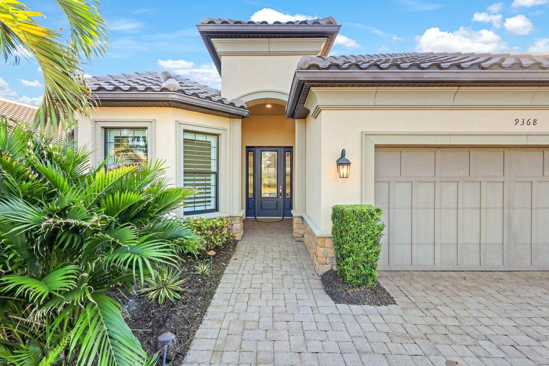 9368 Terresina Dr, Naples, FL 34119