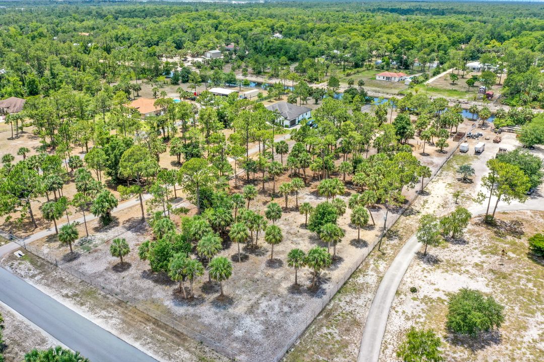 221 10th St SE, Naples, FL 34117