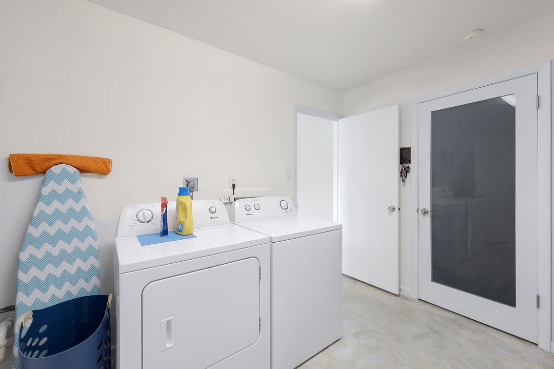 318 Grapewood Ct, Marco Island, FL 34145