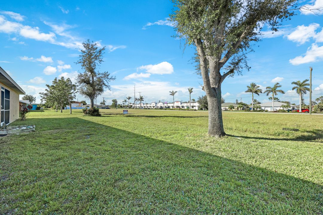 3018 SE Santa Barbara Pl, Cape Coral, FL 33904