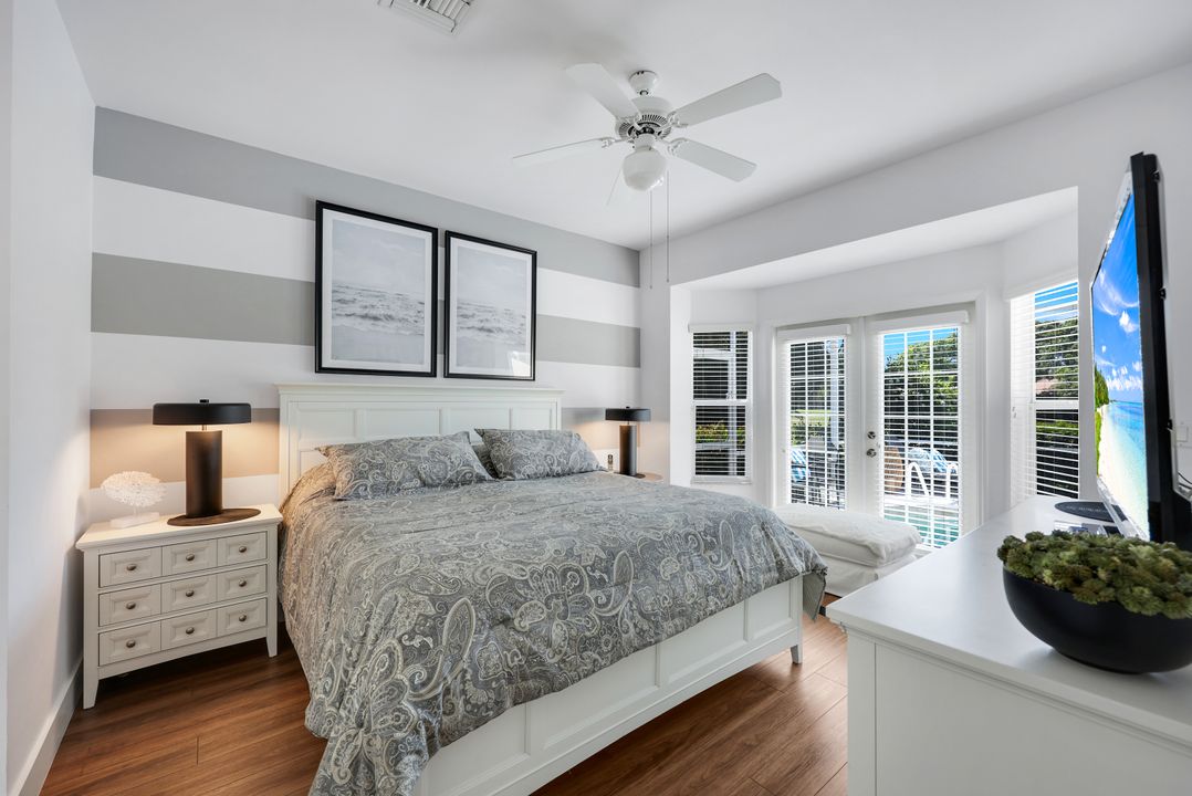 6585 Castlelawn Pl, Naples, FL 34113
