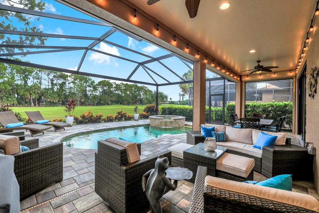 7523 Moorgate Point Way, Naples, FL 34113