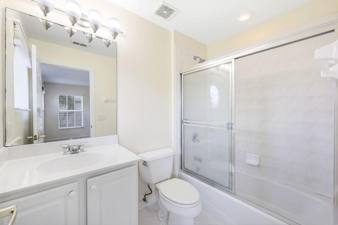6596 Castlelawn Pl, Naples, FL 34113