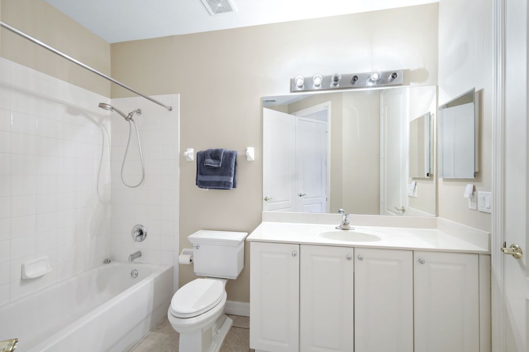 6100 Jonathans Bay Cir #302, Fort Myers, FL 33908