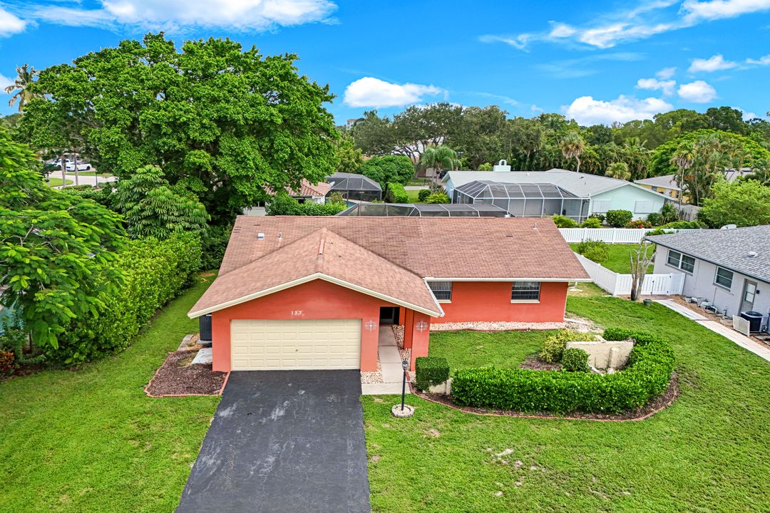 133 Briarcliff Ln, Naples, FL 34113
