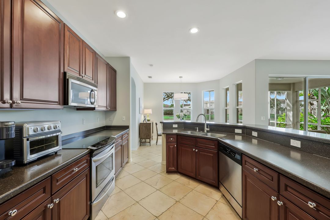 8301 Laurel Lakes Way, Naples, FL 34119