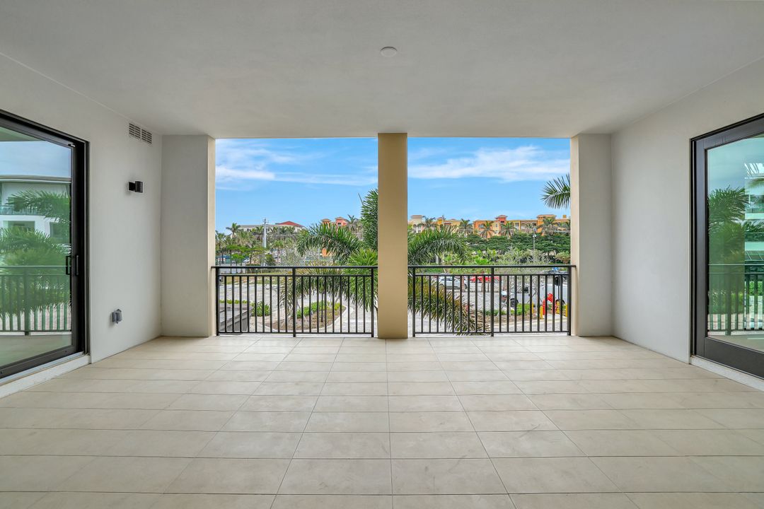 1130 3rd Ave S #211, Naples, FL 34102