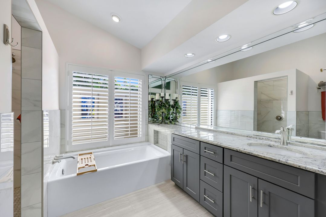 1933 Empress Ct, Naples, FL 34110