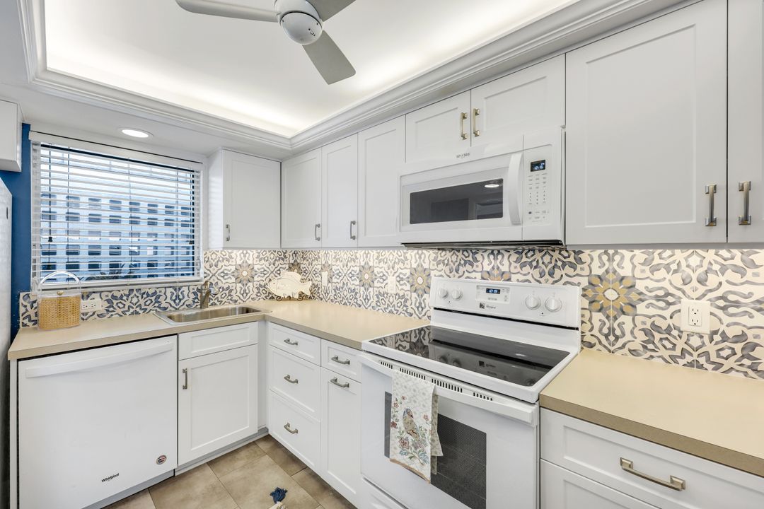 280 2nd Ave S #103, Naples, FL 34102