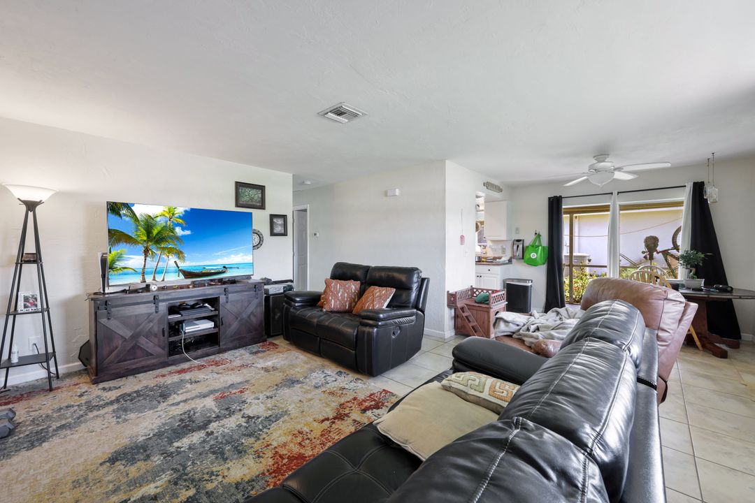 913 SE 13th St  #913/915, Cape Coral, FL 33990