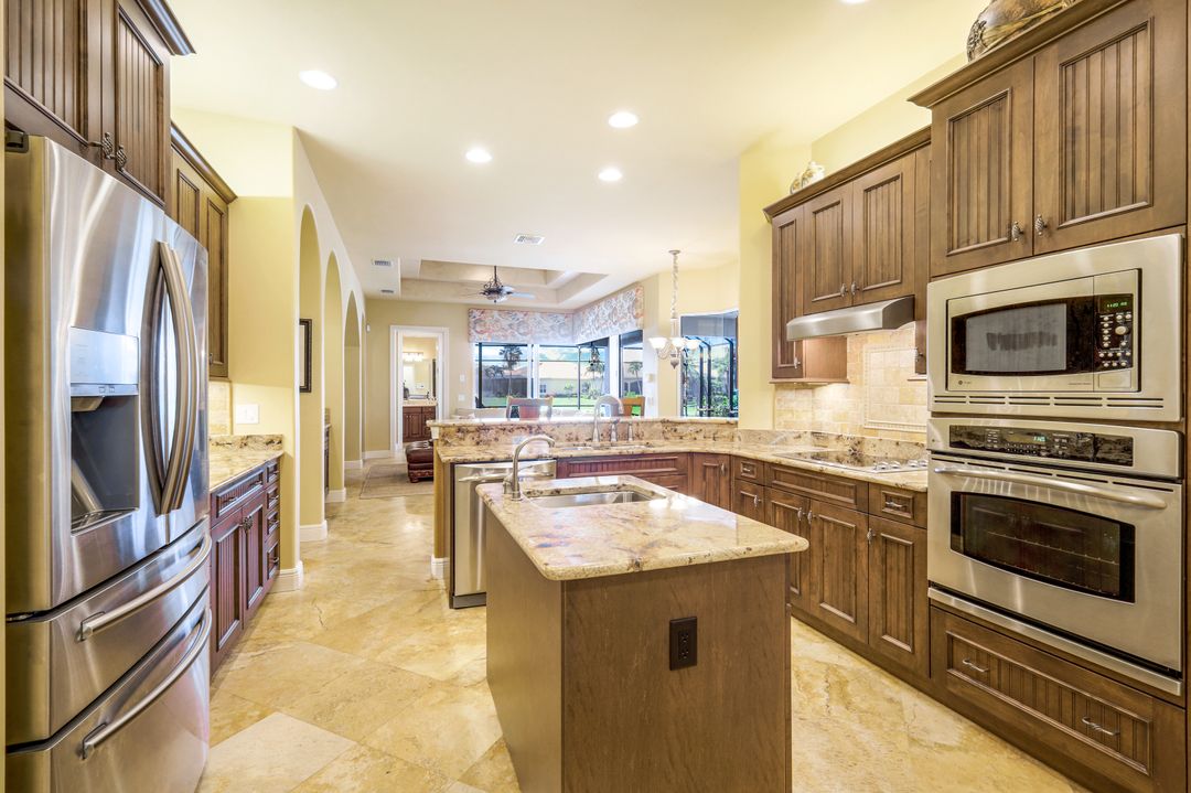 5742 Hammock Isles Dr, Naples, FL 34119