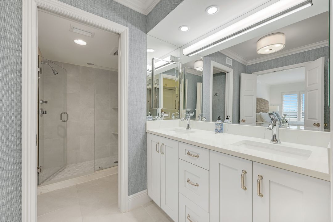 250 Park Shore Dr #601, Naples, FL 34103