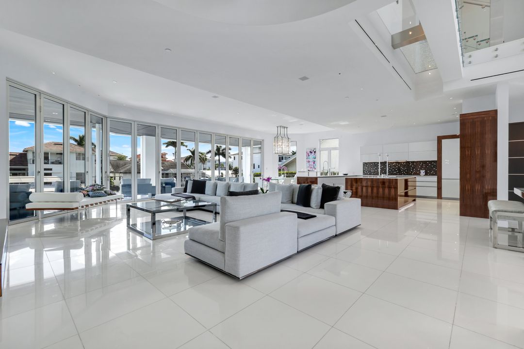 260 Channel Dr, Naples, FL 34108