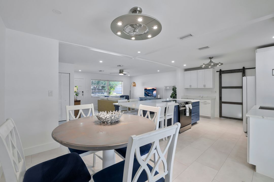 854 101st Ave N, Naples, FL 34108