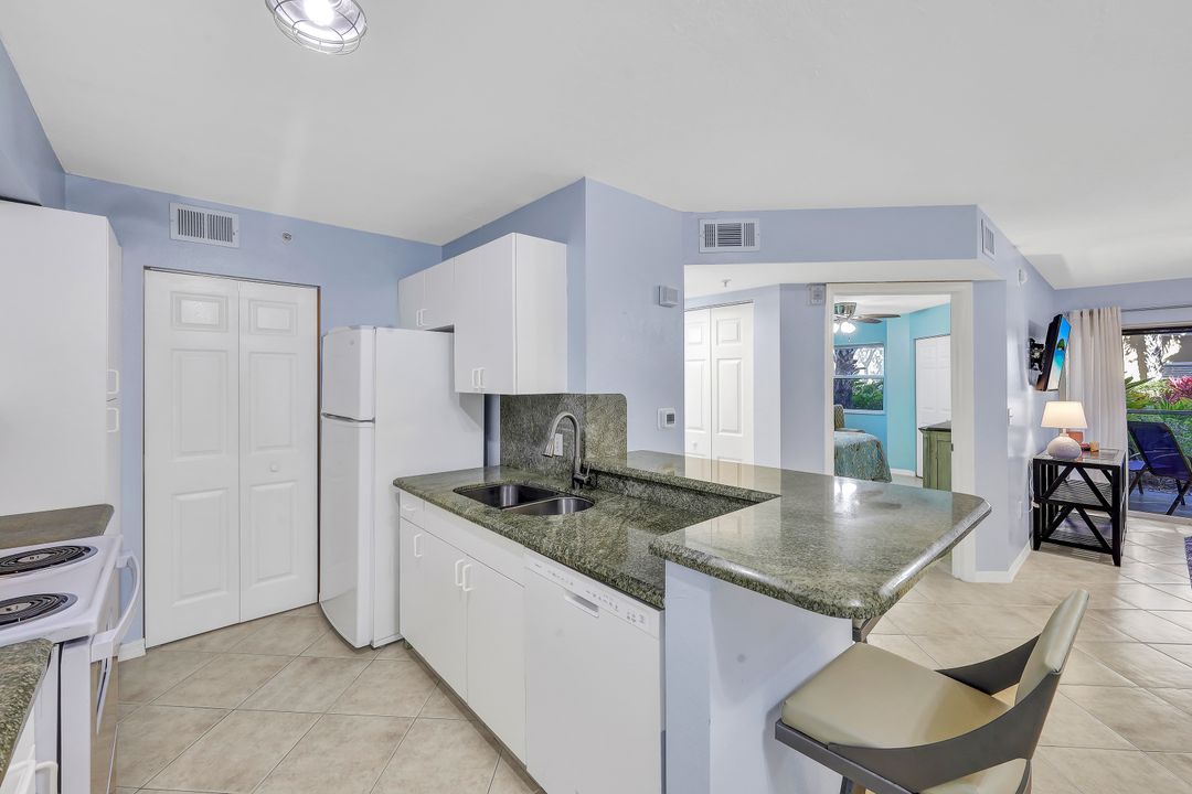 8960 Colonnades Ct E #916, Bonita Springs, FL 34135