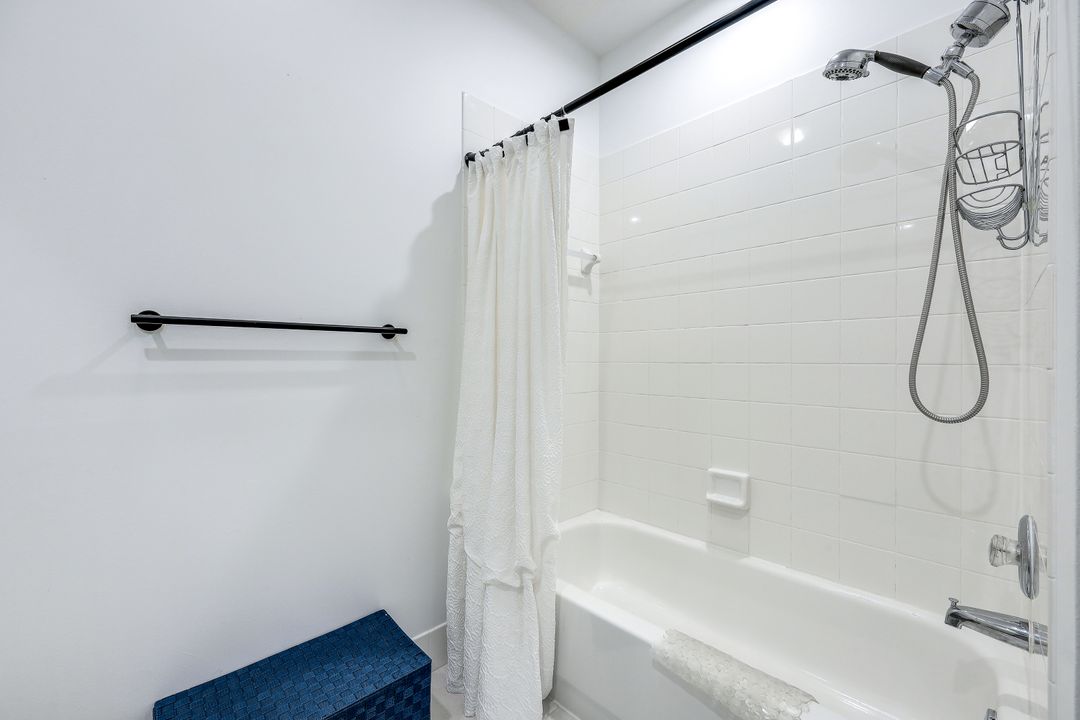 6214 Towncenter Cir, Naples, FL 34119