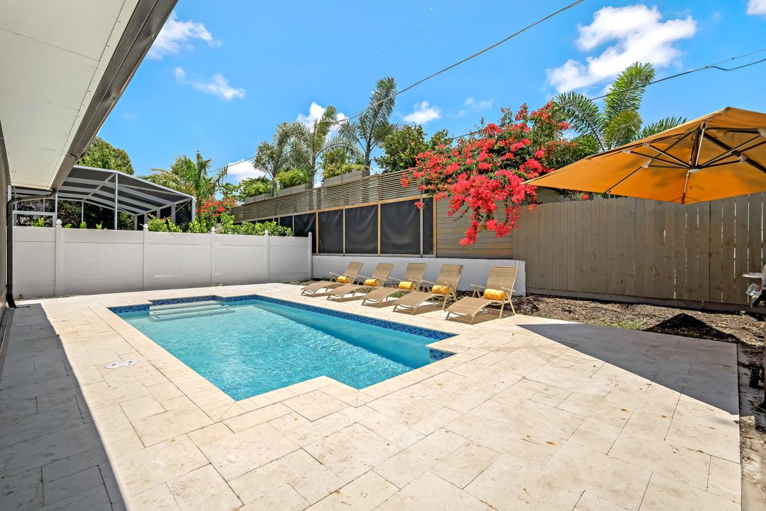 522 94th Ave N, Naples, FL 34108