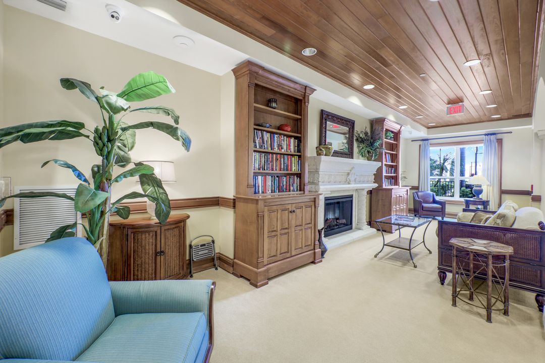 2825 Palm Beach Blvd #316, Fort Myers, FL 33916