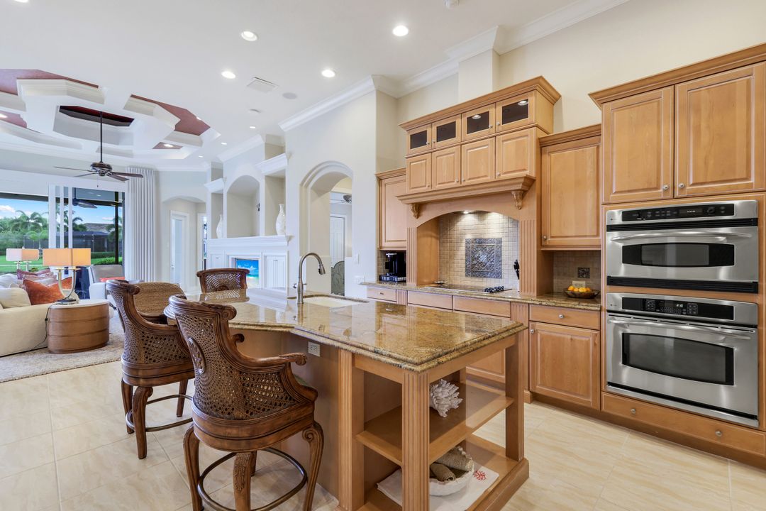 7511 Hogan Ct, Naples, FL 34113