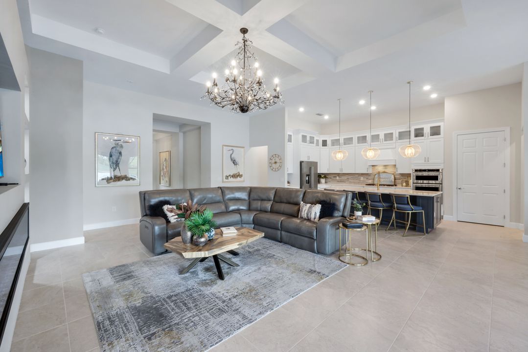9577 Everglades Dr, Naples, FL 34120