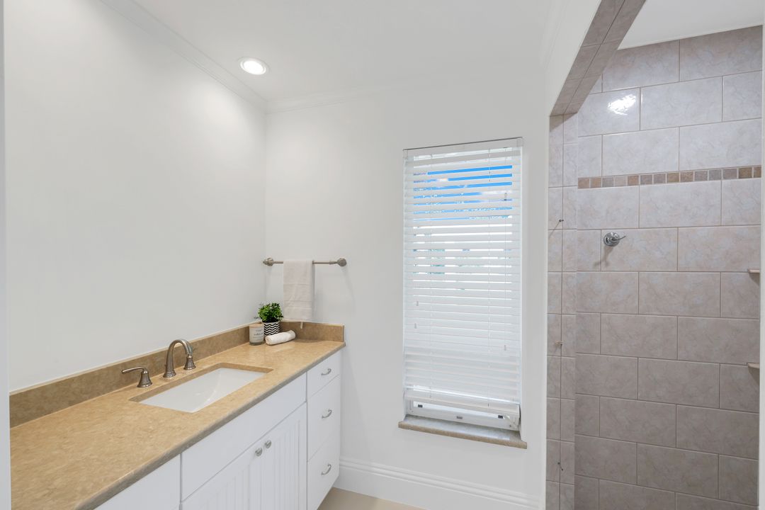 12888 Valewood Dr, Naples, FL 34119