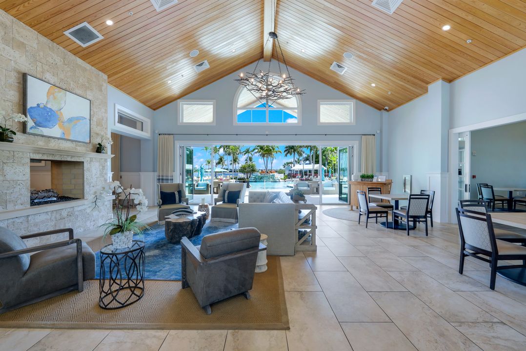 14863 Edgewater Cir, Naples, FL 34114