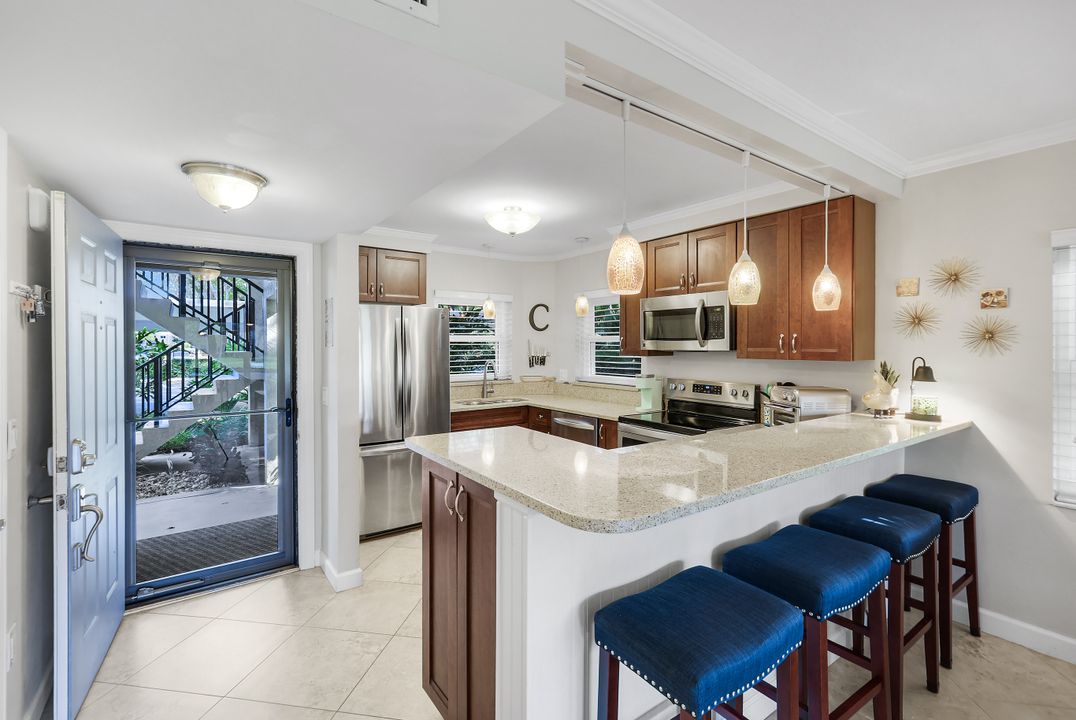 201 Quail Forest Blvd #101, Naples, FL 34105