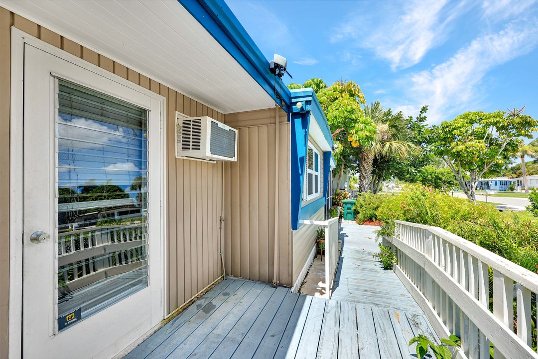 522 Menton Ln, Naples, FL 34112