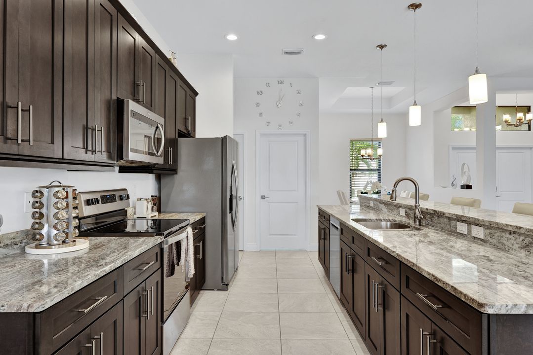 606 SE 4th St, Cape Coral, FL 33990