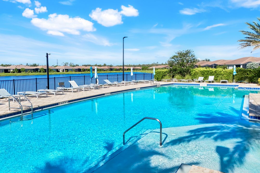 10341 Bonavie Cv Dr, Fort Myers, FL 31570