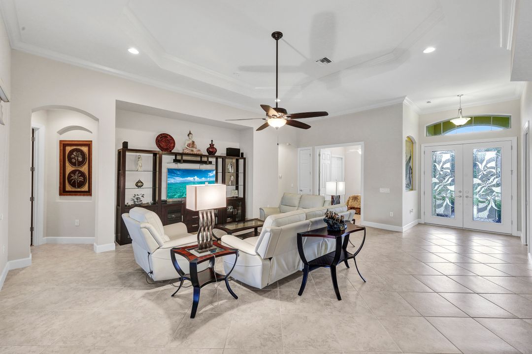 9111 Graphite Cir, Naples, FL 34120