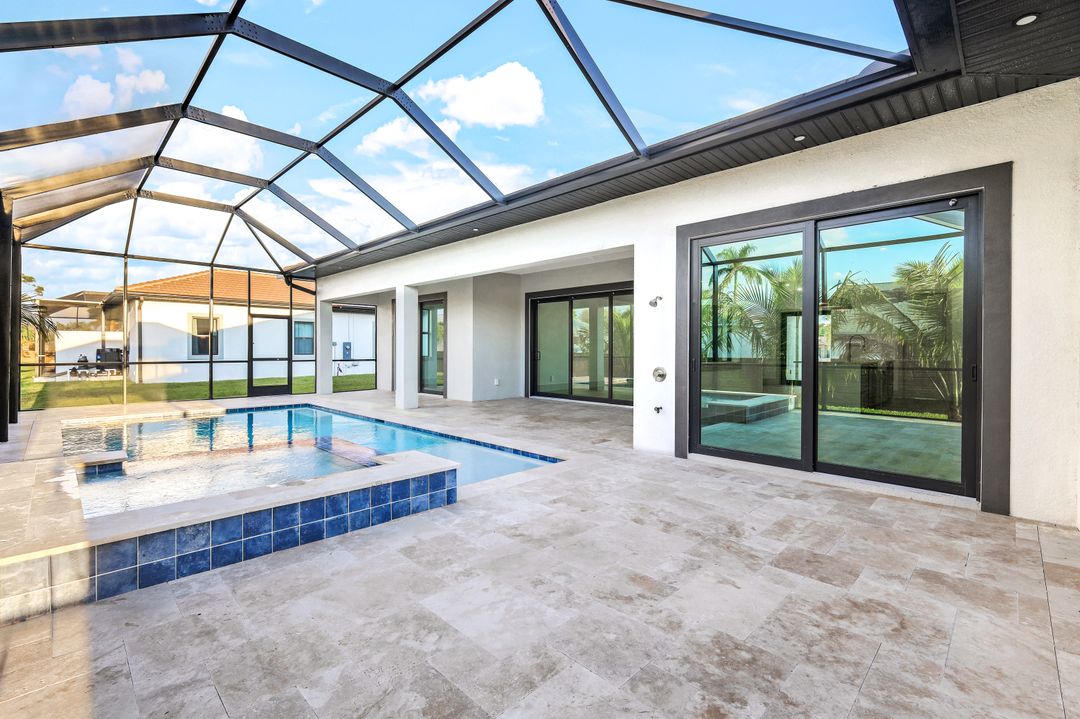 860 Palmetto Pointe Cir, Cape Coral, FL 33991