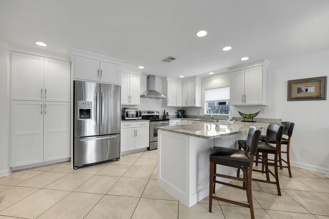 768 96th Ave N, Naples, FL 34108