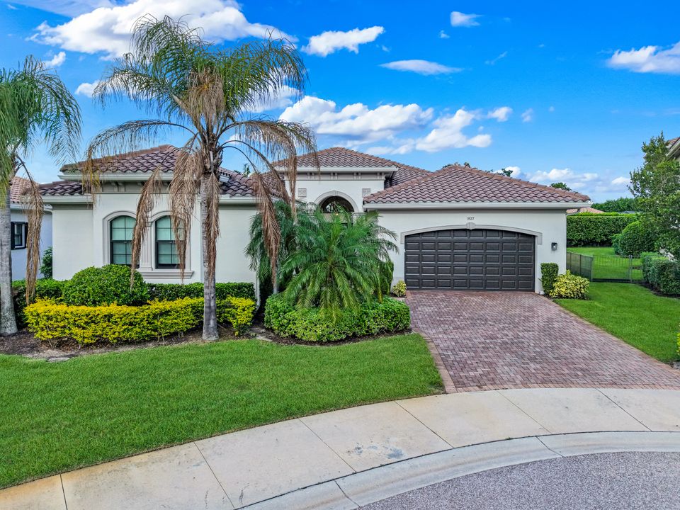 3927 Torrens Ct, Naples, FL 34119