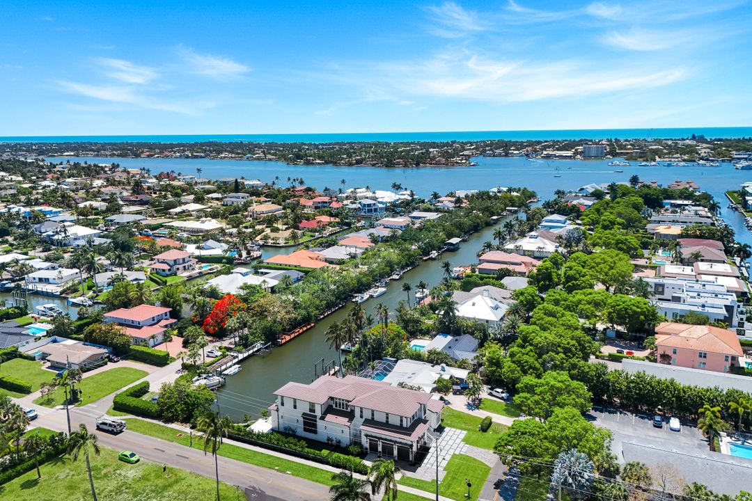 1690 Chesapeake Ave, Naples, FL 34102
