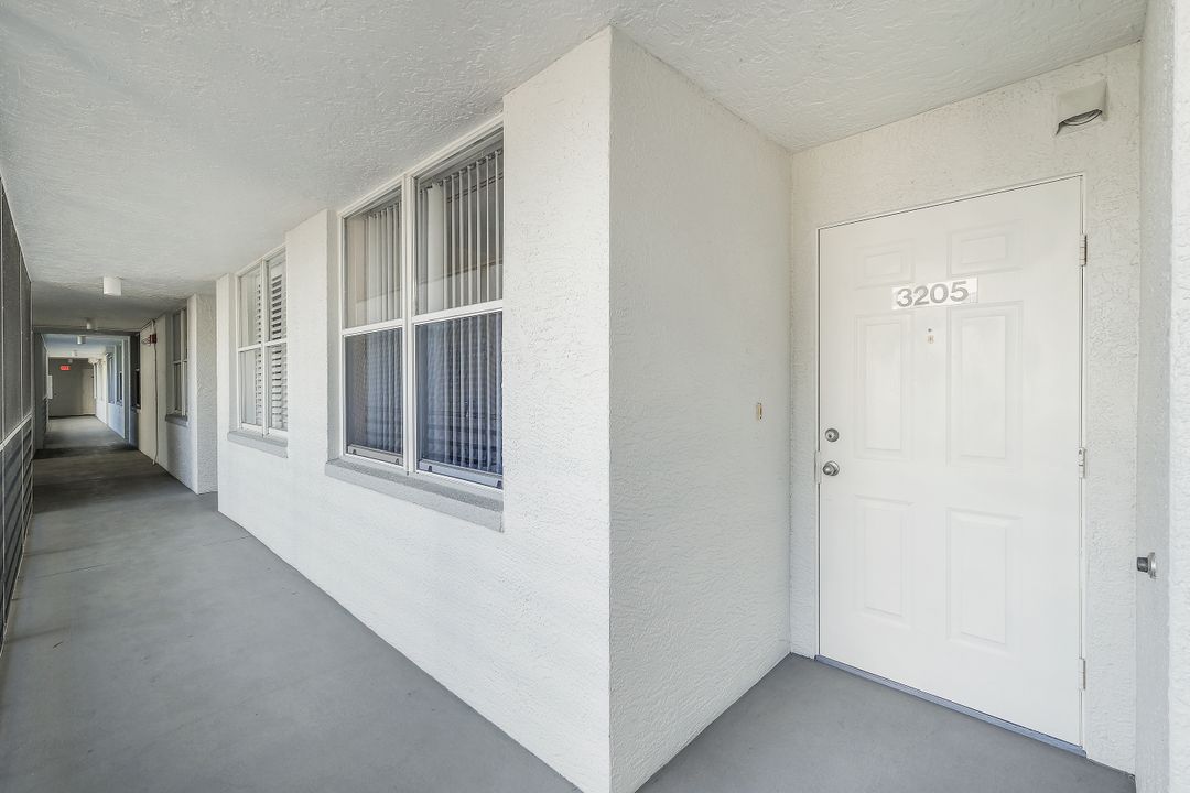 270 Naples Cove Dr #3205, Naples, FL 34110