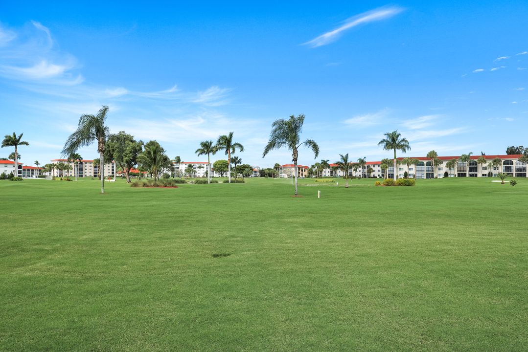 37 High Point Cir E #109, Naples, FL 34103